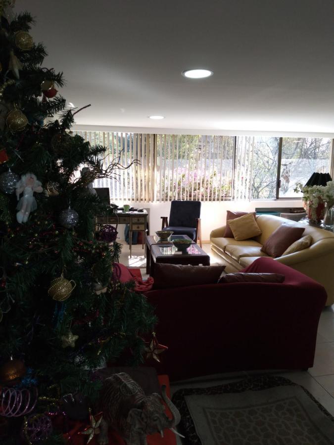 Charming Sunny Bedroom Overlooking Beautiful Amsterdam Avenue In Best Condesa Area Mexico City Exteriör bild