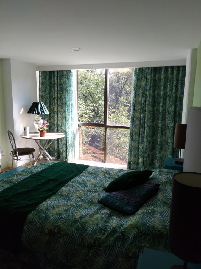 Charming Sunny Bedroom Overlooking Beautiful Amsterdam Avenue In Best Condesa Area Mexico City Exteriör bild