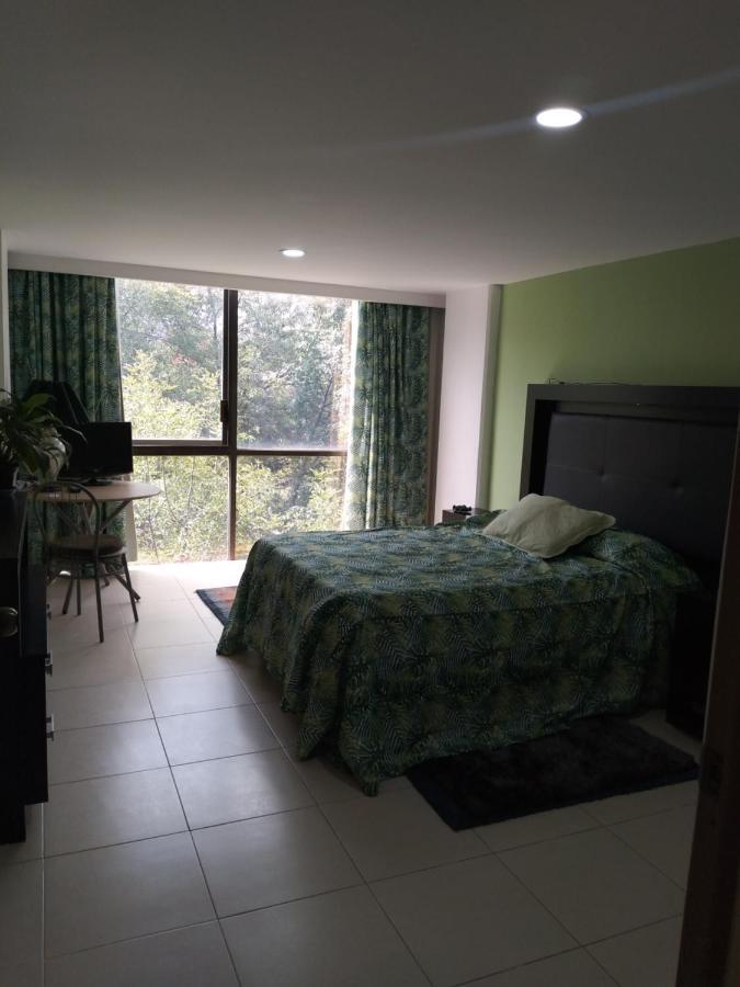 Charming Sunny Bedroom Overlooking Beautiful Amsterdam Avenue In Best Condesa Area Mexico City Exteriör bild