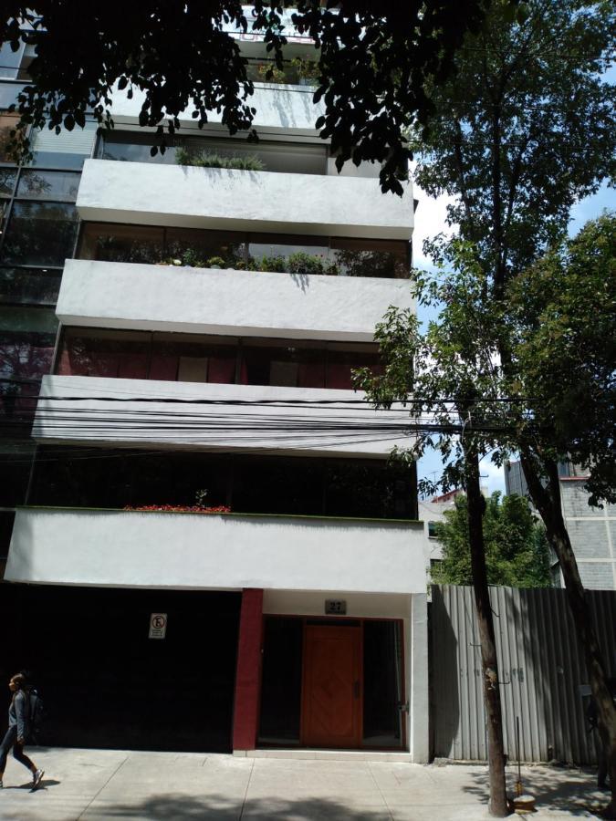Charming Sunny Bedroom Overlooking Beautiful Amsterdam Avenue In Best Condesa Area Mexico City Exteriör bild
