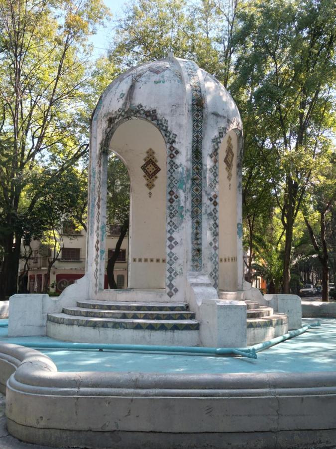 Charming Sunny Bedroom Overlooking Beautiful Amsterdam Avenue In Best Condesa Area Mexico City Exteriör bild